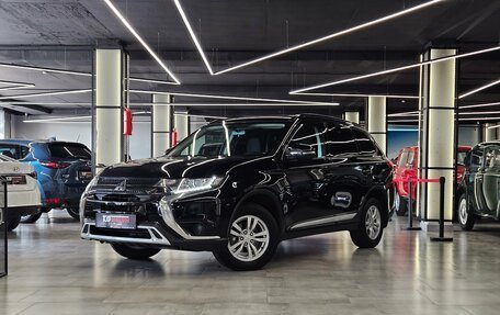 Mitsubishi Outlander III рестайлинг 3, 2021 год, 2 390 000 рублей, 1 фотография