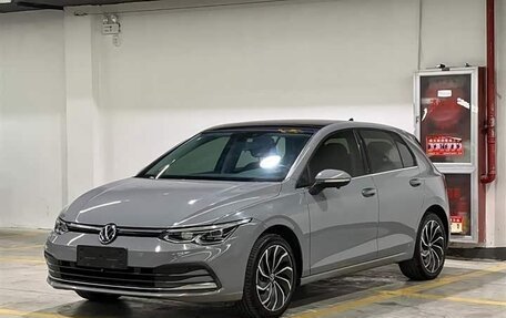 Volkswagen Golf VIII, 2022 год, 1 740 000 рублей, 1 фотография