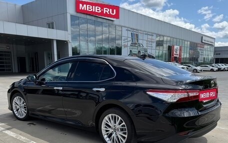 Toyota Camry, 2019 год, 3 100 000 рублей, 4 фотография