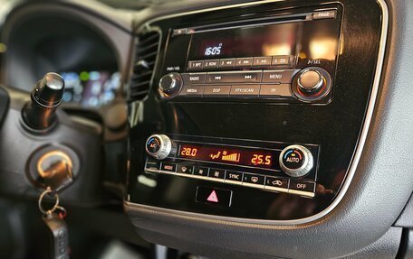 Mitsubishi Outlander III рестайлинг 3, 2021 год, 2 390 000 рублей, 9 фотография