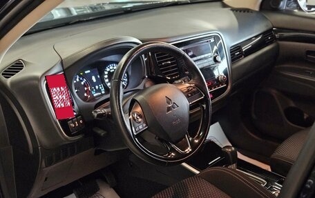 Mitsubishi Outlander III рестайлинг 3, 2021 год, 2 390 000 рублей, 5 фотография
