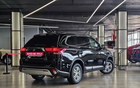 Mitsubishi Outlander III рестайлинг 3, 2021 год, 2 390 000 рублей, 4 фотография