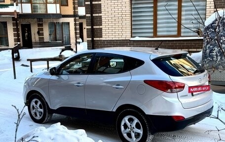 Hyundai ix35 I рестайлинг, 2013 год, 950 000 рублей, 2 фотография