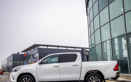 Toyota Hilux VIII, 2015 год, 3 038 000 рублей, 3 фотография
