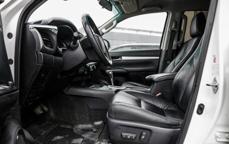 Toyota Hilux VIII, 2015 год, 3 038 000 рублей, 15 фотография