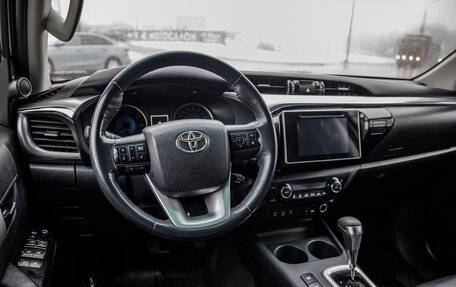 Toyota Hilux VIII, 2015 год, 3 038 000 рублей, 21 фотография