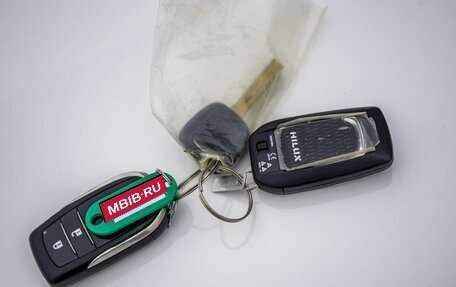 Toyota Hilux VIII, 2015 год, 3 038 000 рублей, 12 фотография