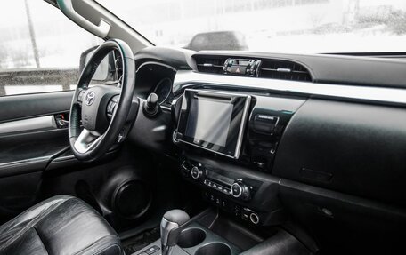Toyota Hilux VIII, 2015 год, 3 038 000 рублей, 23 фотография