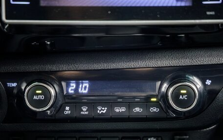 Toyota Hilux VIII, 2015 год, 3 038 000 рублей, 32 фотография