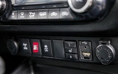 Toyota Hilux VIII, 2015 год, 3 038 000 рублей, 27 фотография