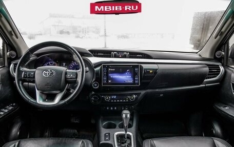 Toyota Hilux VIII, 2015 год, 3 038 000 рублей, 28 фотография