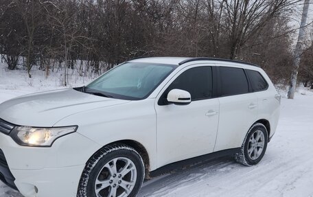 Mitsubishi Outlander III рестайлинг 3, 2013 год, 1 480 000 рублей, 1 фотография