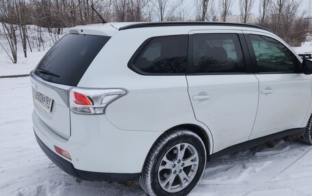 Mitsubishi Outlander III рестайлинг 3, 2013 год, 1 480 000 рублей, 4 фотография