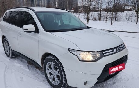 Mitsubishi Outlander III рестайлинг 3, 2013 год, 1 480 000 рублей, 3 фотография