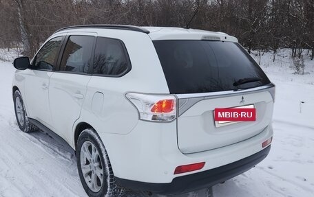 Mitsubishi Outlander III рестайлинг 3, 2013 год, 1 480 000 рублей, 5 фотография