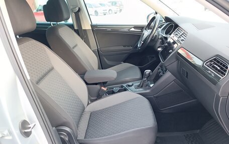 Volkswagen Tiguan II, 2018 год, 2 850 000 рублей, 21 фотография