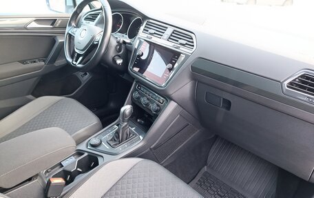 Volkswagen Tiguan II, 2018 год, 2 850 000 рублей, 23 фотография