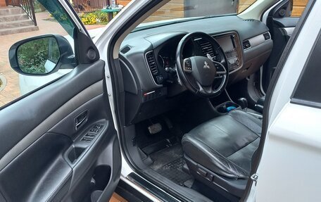Mitsubishi Outlander III рестайлинг 3, 2012 год, 1 250 000 рублей, 9 фотография