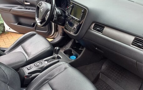 Mitsubishi Outlander III рестайлинг 3, 2012 год, 1 250 000 рублей, 12 фотография