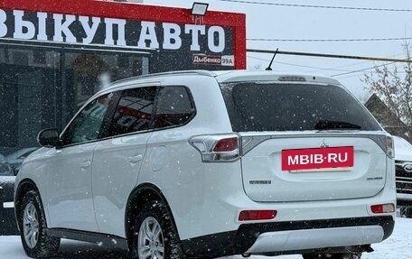 Mitsubishi Outlander III рестайлинг 3, 2014 год, 1 450 000 рублей, 8 фотография