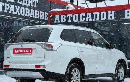 Mitsubishi Outlander III рестайлинг 3, 2014 год, 1 450 000 рублей, 12 фотография