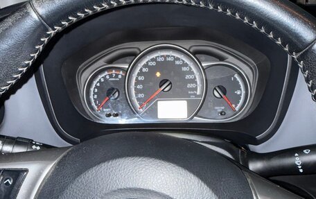 Toyota Yaris III рестайлинг, 2017 год, 1 350 000 рублей, 8 фотография