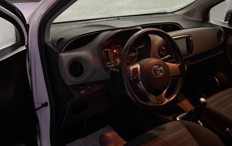 Toyota Yaris III рестайлинг, 2017 год, 1 350 000 рублей, 12 фотография