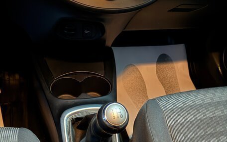 Toyota Yaris III рестайлинг, 2017 год, 1 350 000 рублей, 6 фотография