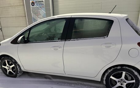Toyota Yaris III рестайлинг, 2017 год, 1 350 000 рублей, 13 фотография