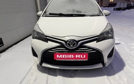 Toyota Yaris III рестайлинг, 2017 год, 1 350 000 рублей, 15 фотография