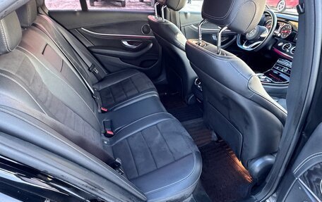 Mercedes-Benz E-Класс, 2017 год, 3 350 000 рублей, 23 фотография