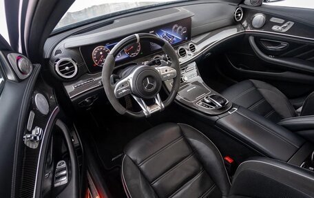 Mercedes-Benz E-Класс AMG, 2018 год, 6 450 000 рублей, 18 фотография