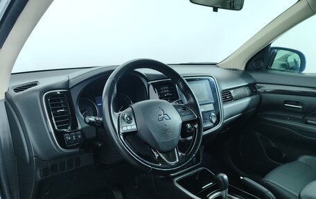 Mitsubishi Outlander III рестайлинг 3, 2018 год, 1 947 000 рублей, 10 фотография