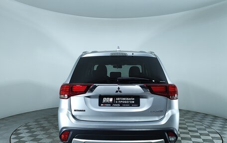Mitsubishi Outlander III рестайлинг 3, 2018 год, 1 947 000 рублей, 7 фотография