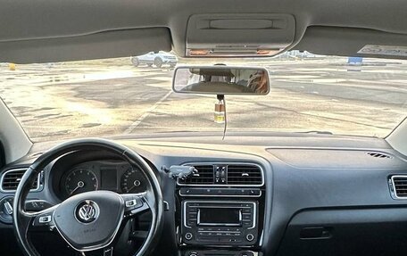 Volkswagen Polo VI (EU Market), 2017 год, 1 360 000 рублей, 2 фотография