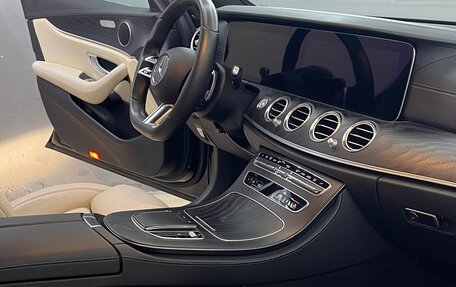 Mercedes-Benz E-Класс, 2020 год, 5 200 000 рублей, 6 фотография