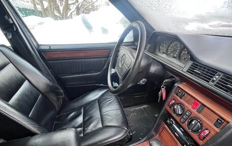 Mercedes-Benz E-Класс, 1994 год, 370 000 рублей, 6 фотография