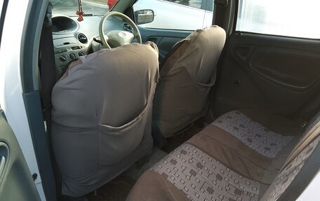 Toyota Vitz, 2002 год, 350 000 рублей, 14 фотография