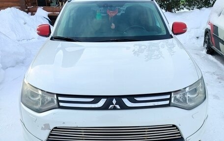 Mitsubishi Outlander III рестайлинг 3, 2012 год, 1 333 333 рублей, 1 фотография