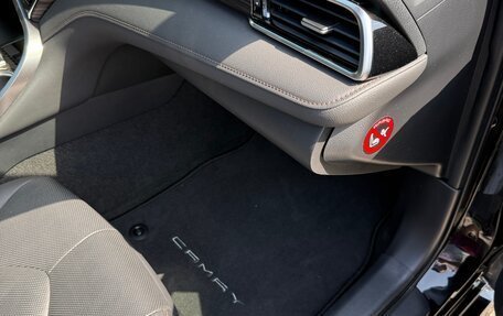 Toyota Camry, 2018 год, 3 600 000 рублей, 10 фотография