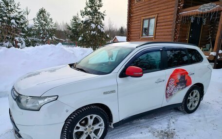 Mitsubishi Outlander III рестайлинг 3, 2012 год, 1 333 333 рублей, 2 фотография