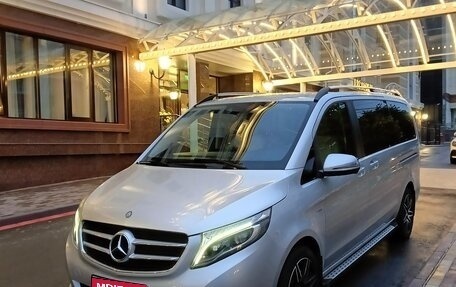 Mercedes-Benz V-Класс, 2016 год, 4 850 000 рублей, 1 фотография