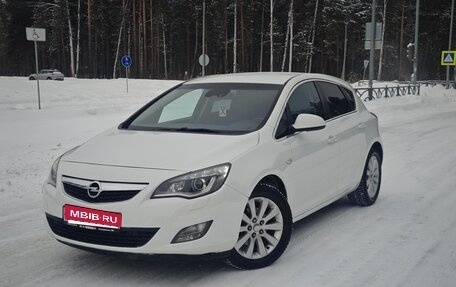 Opel Astra J, 2011 год, 599 000 рублей, 1 фотография