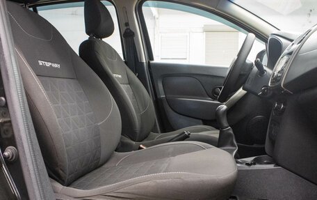 Renault Sandero II рестайлинг, 2018 год, 999 000 рублей, 22 фотография