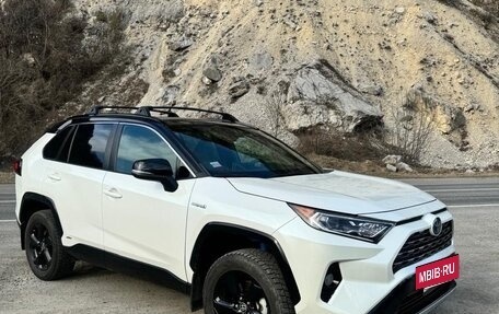 Toyota RAV4, 2021 год, 3 900 000 рублей, 10 фотография