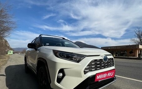 Toyota RAV4, 2021 год, 3 900 000 рублей, 4 фотография