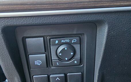 Toyota Land Cruiser Prado 150 рестайлинг 2, 2021 год, 7 500 000 рублей, 13 фотография