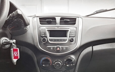 Hyundai Solaris II рестайлинг, 2015 год, 1 175 000 рублей, 18 фотография