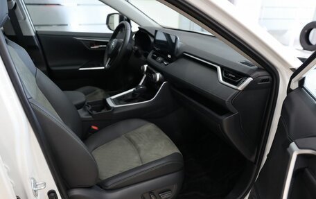 Toyota RAV4, 2025 год, 4 290 000 рублей, 15 фотография