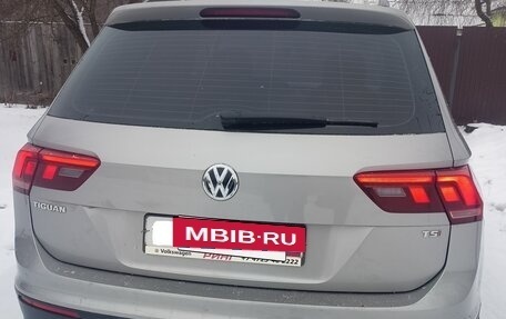 Volkswagen Tiguan II, 2018 год, 2 200 000 рублей, 3 фотография